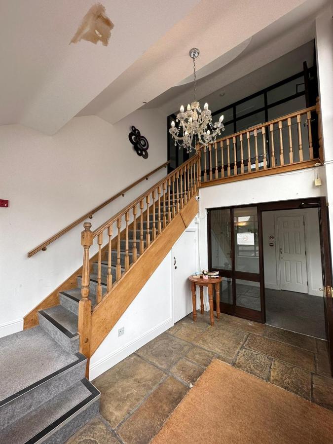 The Pheasant Hotel Wokingham Exterior photo